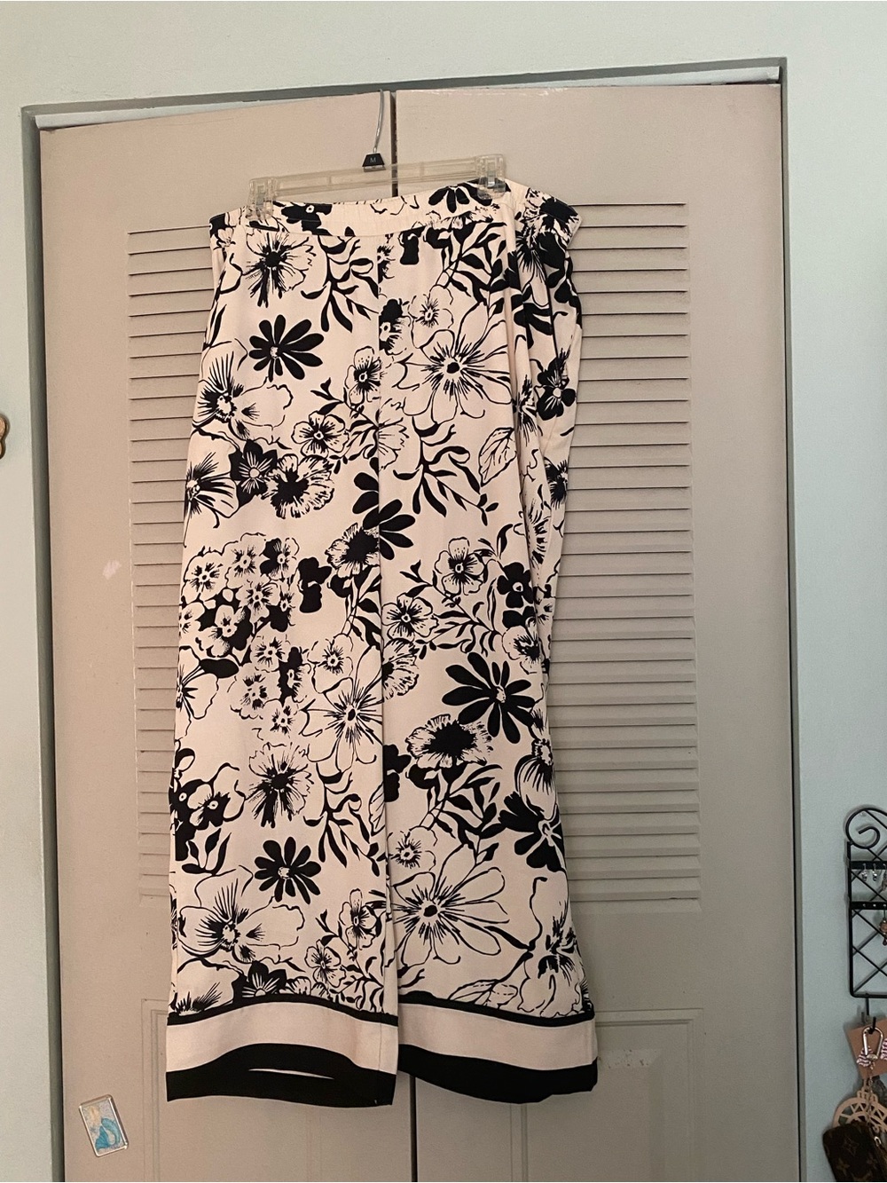 Black & White Floral Wide-Leg Pants
